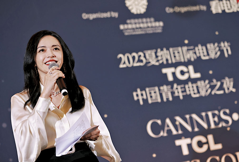 ◆演員姚晨在「中國青年電影之夜」活動上致辭。  新華社