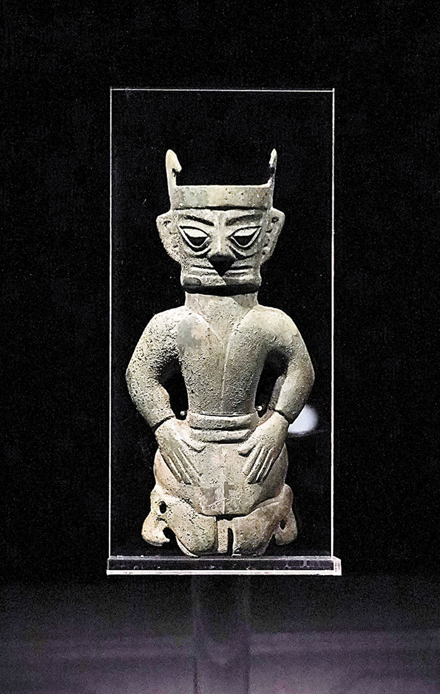◆四川廣漢三星堆博物館藏文物「銅跪坐人像」。 資料圖片