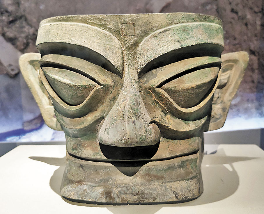 ◆三星堆出土商代銅面具。	 資料圖片