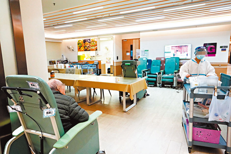 ◆社署將禁止無牌中介參與輸入院舍護工。圖為本港安老院。 資料圖片