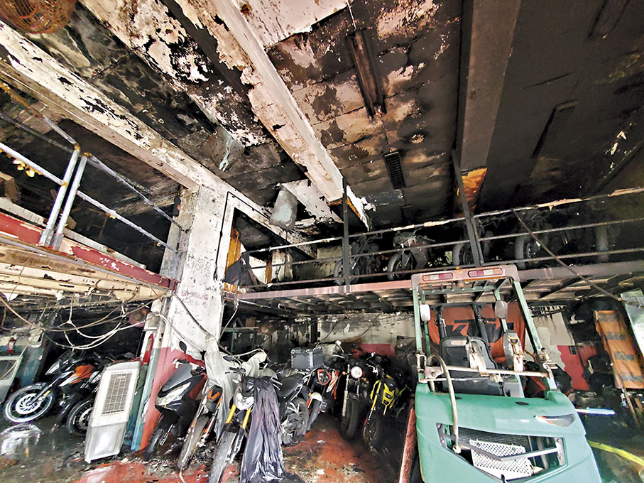 ◆舖內多處嚴重燻黑。 香港文匯報記者劉友光  攝