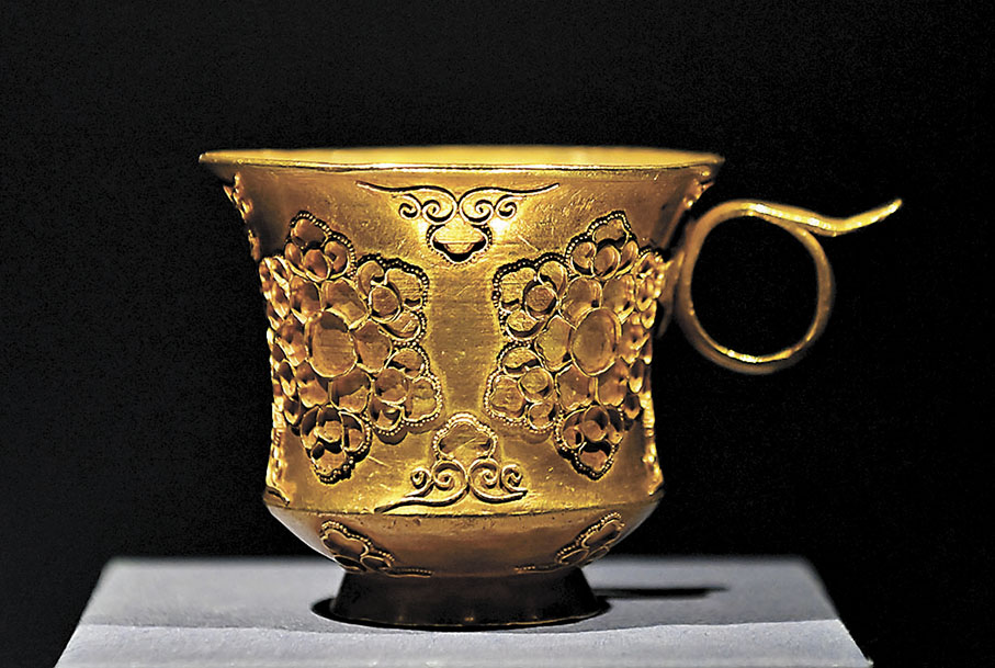 ◆掐絲團花紋金盃