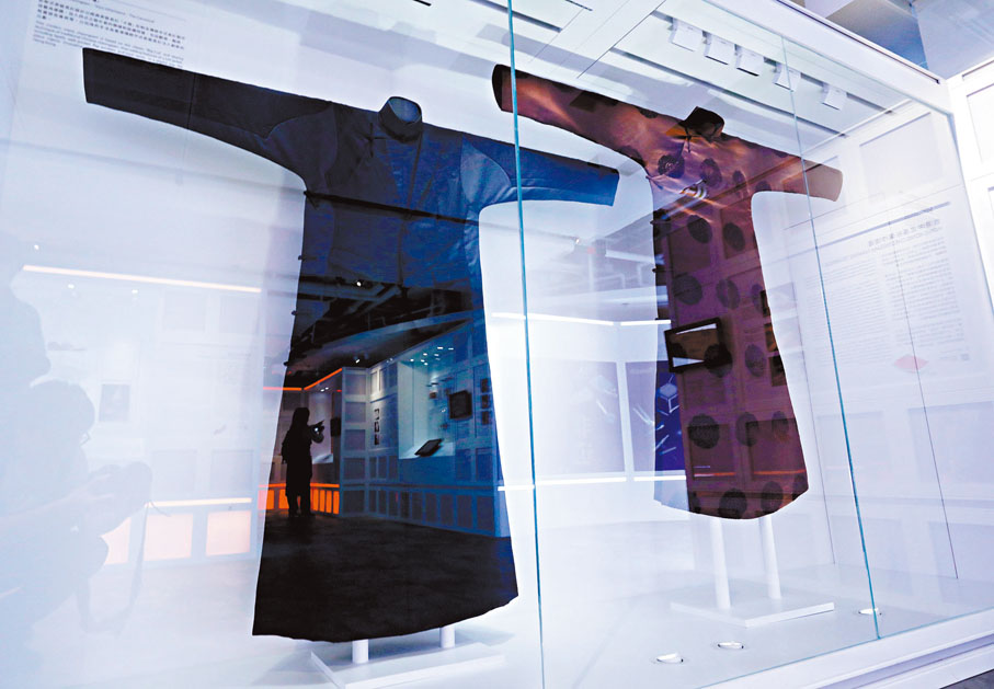 ◆香港中式長衫製作技藝。香港文匯報記者郭木又  攝