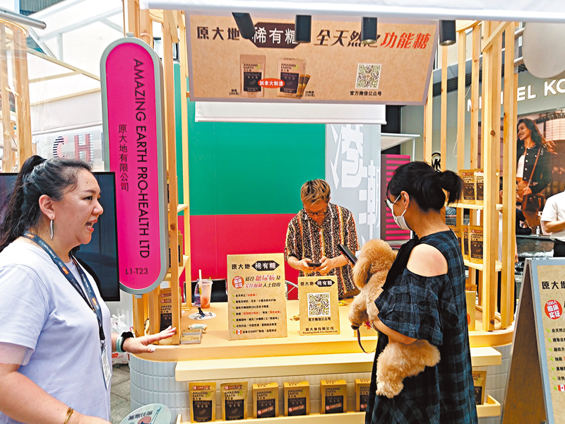 ◆深圳市民購買香港稀有糖。香港文匯報記者李昌鴻  攝