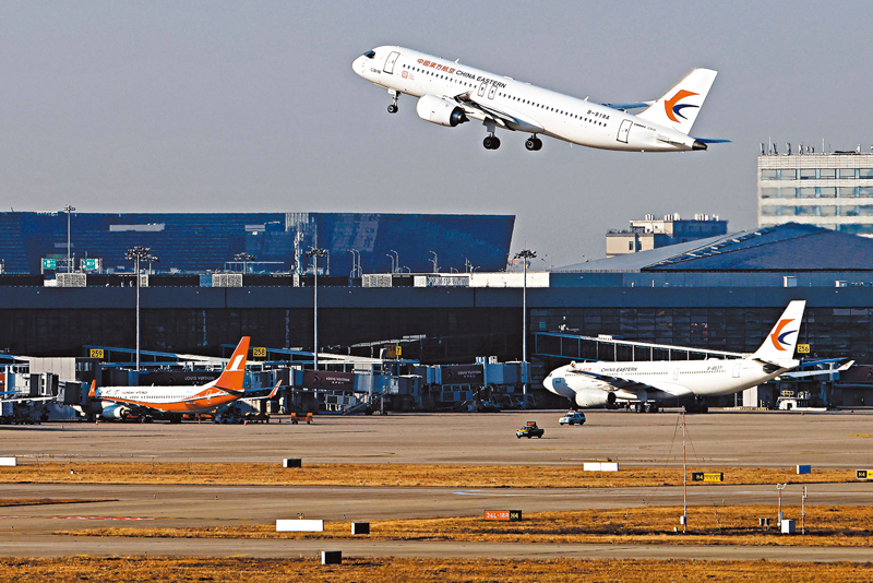 ◆編號為B-919A的C919大飛機將執飛28日上午10時45分從上海飛往北京的MU9191航班。圖為早前，東航全球首架C919飛機從上海虹橋機場起飛。 資料圖片