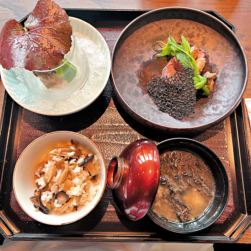 ◆虹夕諾雅的美食以時令食材精心烹製。