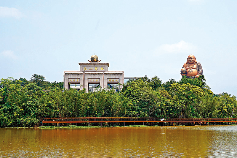 ◆湖中小島詩情禪意洋溢。