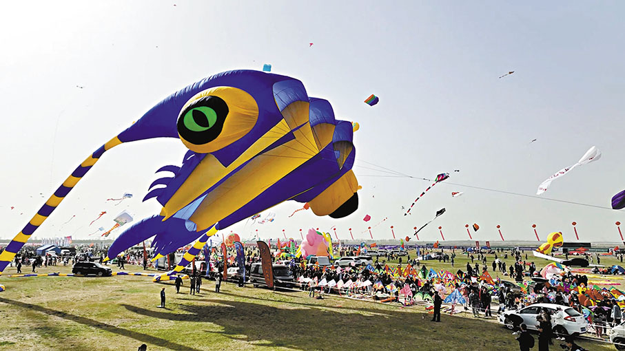 ◆2023年第40屆濰坊國際風箏會現場人山人海，熱鬧非凡。 香港文匯報山東傳真