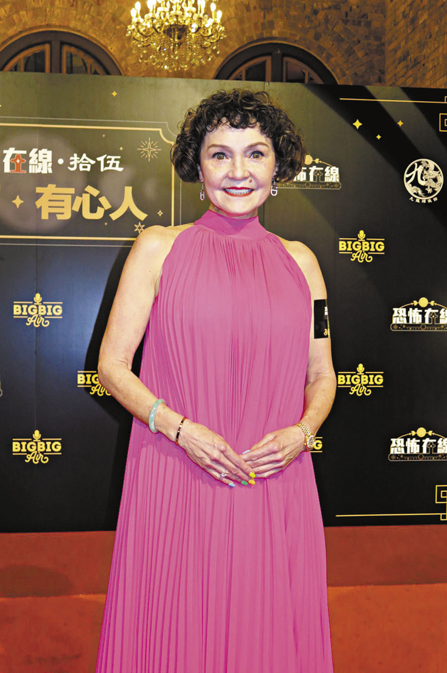 ◆張栢芝媽咪一襲粉紅色晚裝出席《恐怖在線》十五周年網聚晚宴。