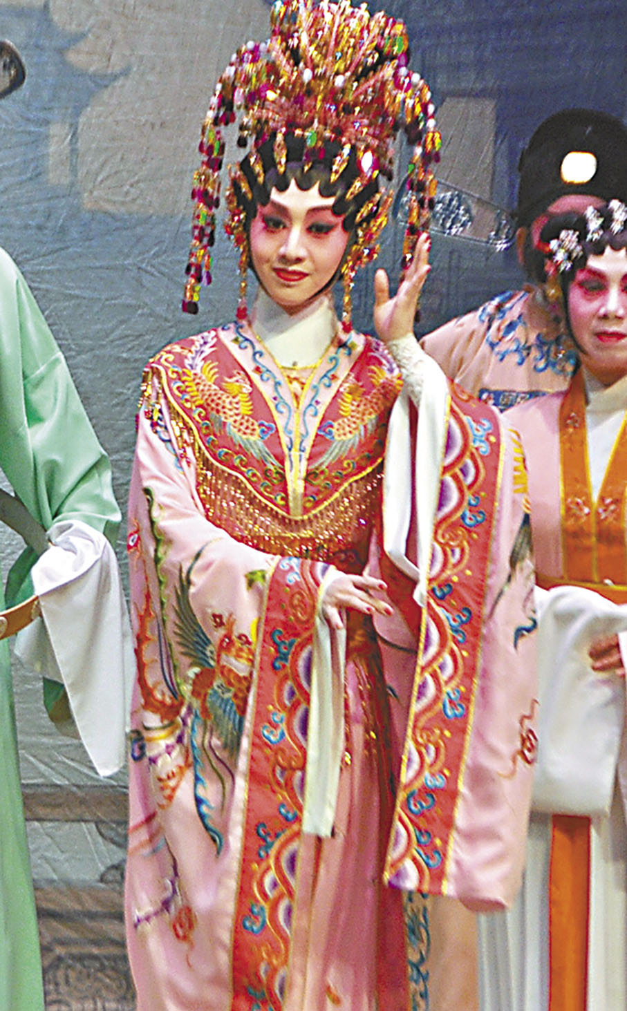 ◆梁非同在兩劇中均與其他兩位花旦分擔演出。