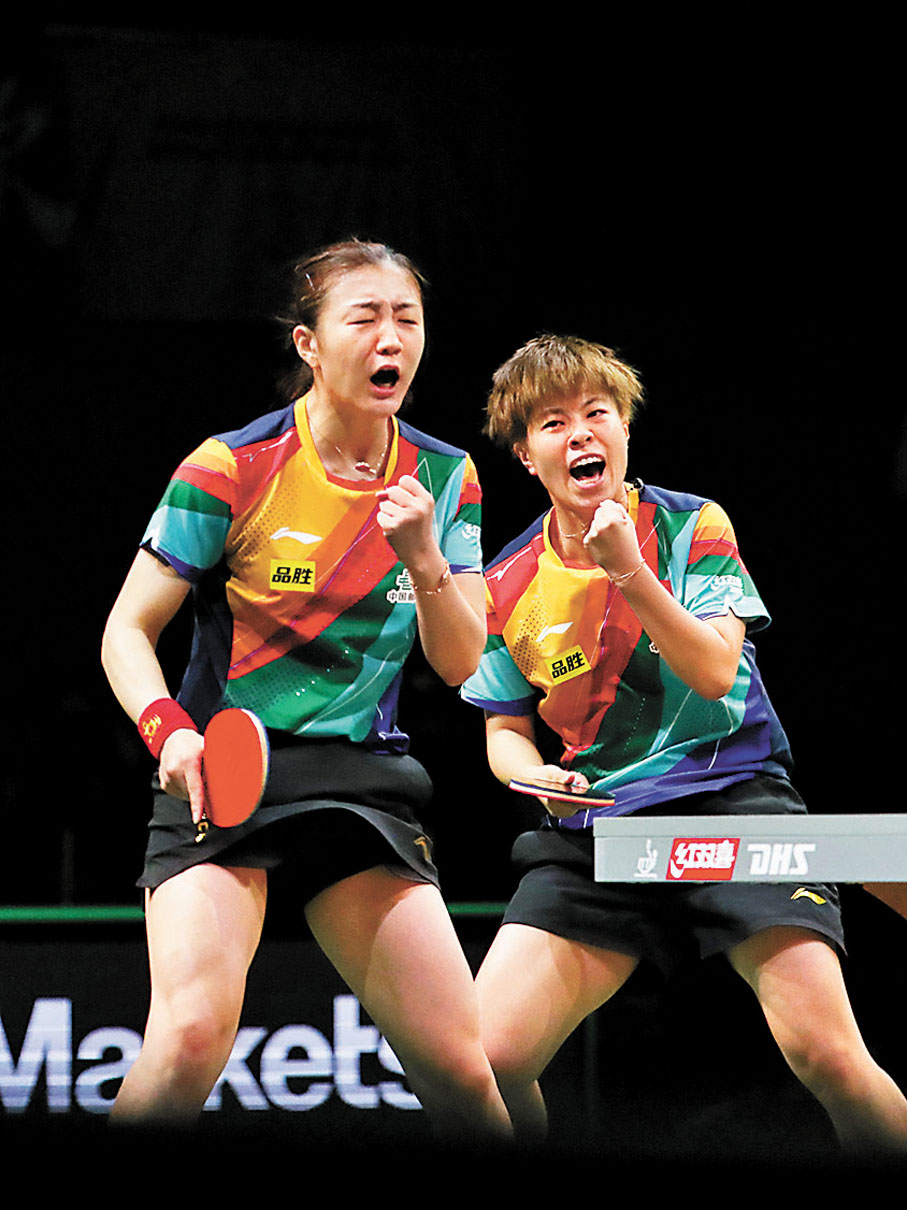 ◆陳夢/王藝迪（右）女雙奪冠。 新華社