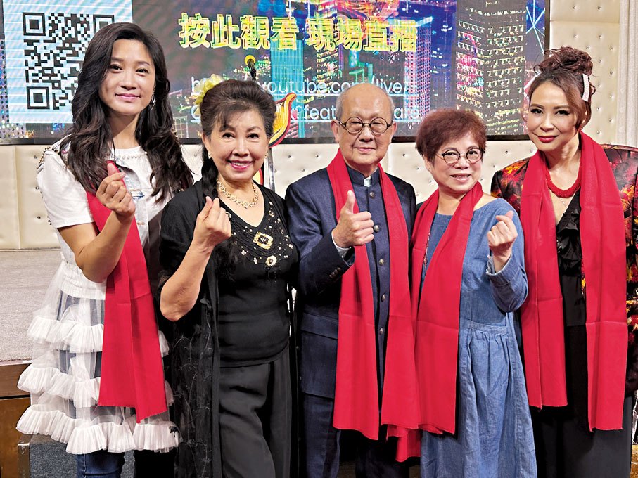 ◆袁潔儀、林小湛、丁羽和女友、蘇姍等前晚出席《第二屆中國表演藝術展頒獎典禮》。