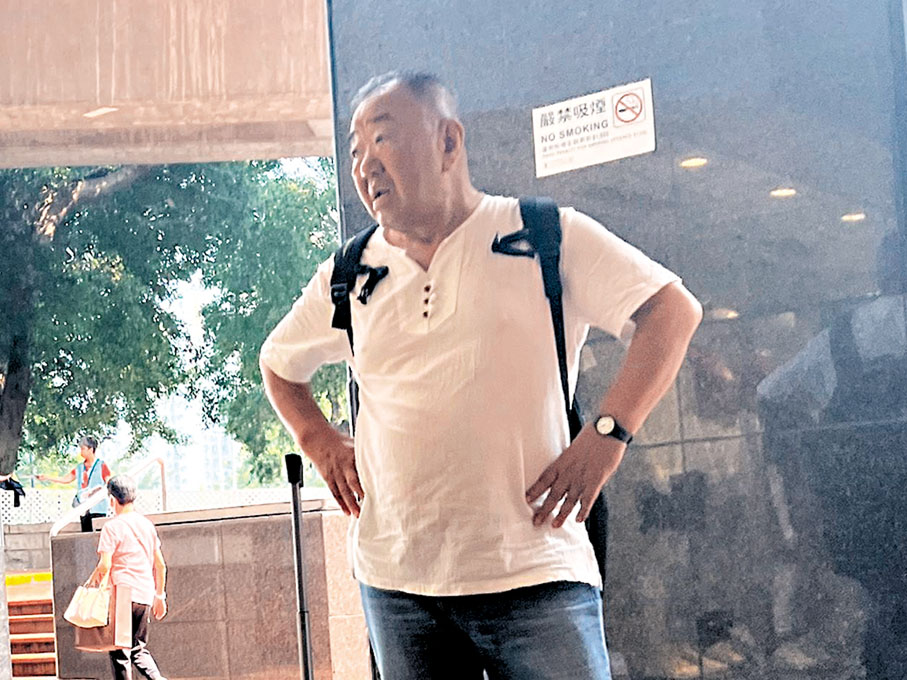 陳先生：加價對經常搭巴士的人當然有影響，好彩我住的地方有小巴接駁港鐵，改搭小巴後對我的影響不大。