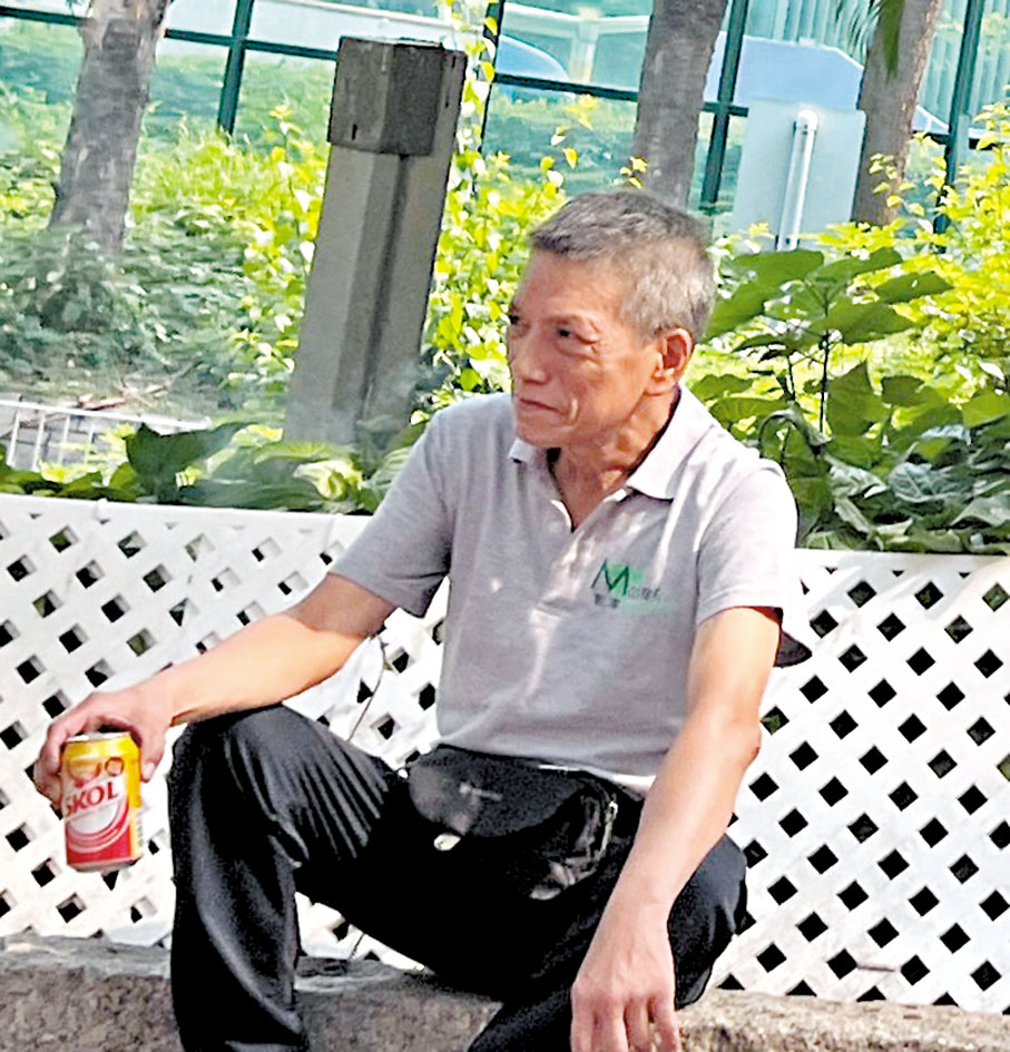 羅先生：我享有兩元長者乘車優惠，所以沒受巴士加價影響，但對後生上班族一定有影響。