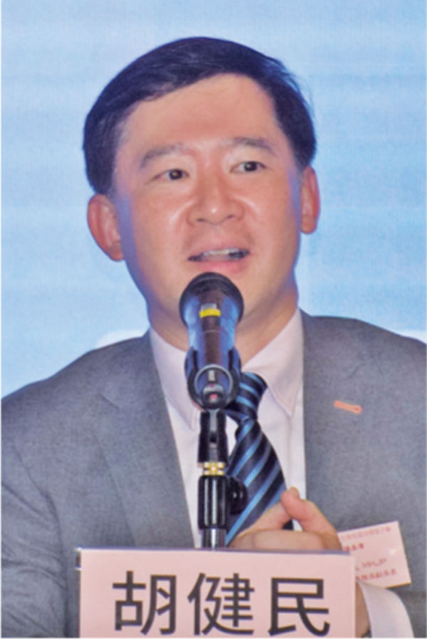 ◆政制及內地事務局副局長胡健民於會上講解方案的理念和方針。