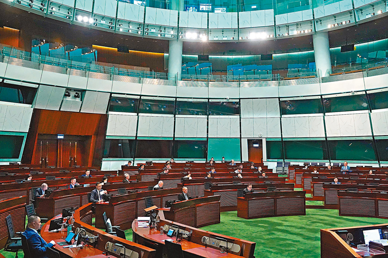 ◆ 立法會昨日首讀及二讀《2023年區議會（修訂）條例草案》，以完善地區治理工作。香港文匯報記者曾興偉  攝