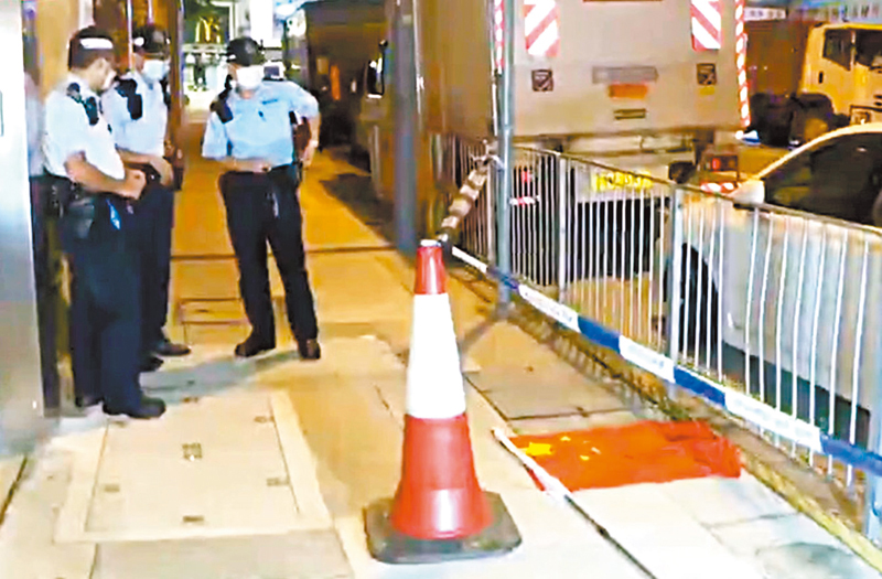 ◆警方2022年10月3日亦在土瓜灣上鄉道路邊發現有國旗遭到破壞。資料圖片