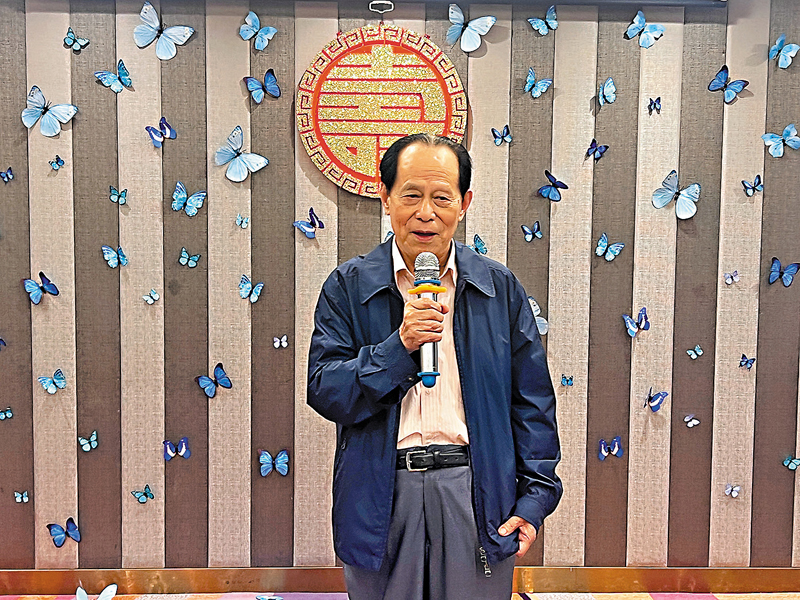 ◆何占豪笑稱自己年紀並不大，不過是「90後」。