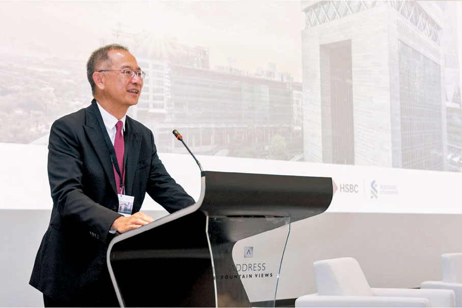 ◆余偉文在阿聯酋迪拜的午餐會上作開場致辭。