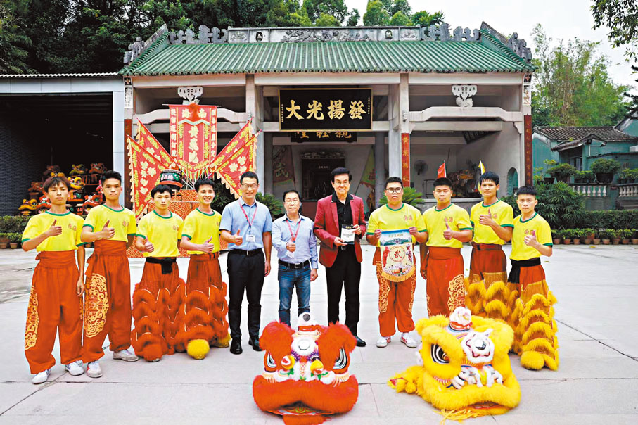 ◆交流團到訪佛山觀看醒獅表演。