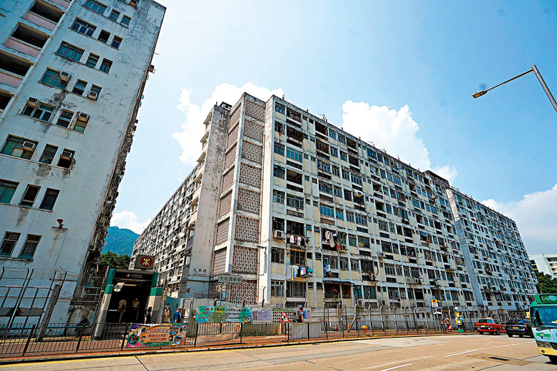 ◆大坑西邨住戶遷出及交回單位的最後期限是明年3月，重建項目預計於2029年完成。