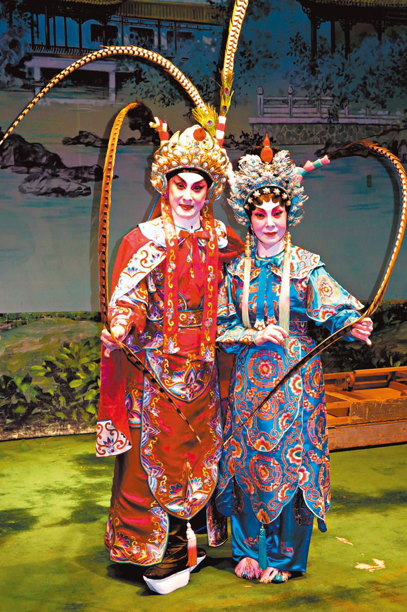 ◆蓋鳴暉和吳美英表示鳴芝聲劇團已經是第29年為慈善粵劇晚會演出。