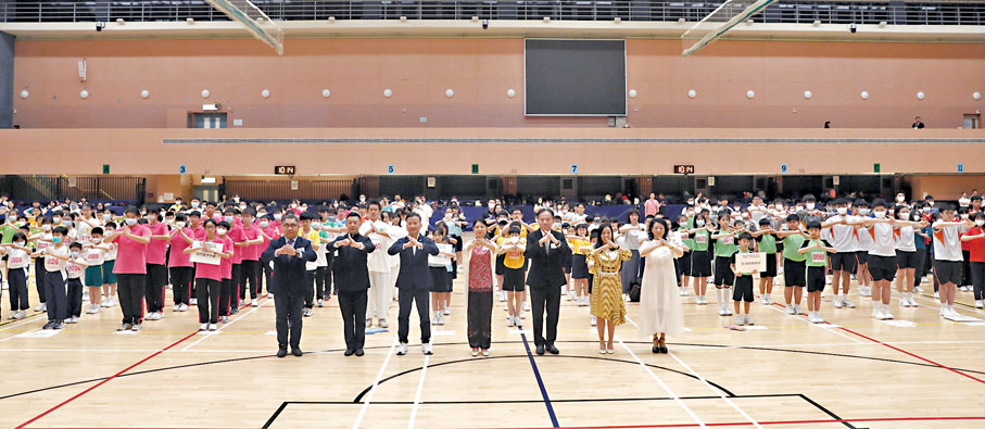 ◆「2023慶回歸26周年『尊重盃』校際武藝操大賽」昨日在中山紀念公園體育館舉行，共約500名學生參賽。