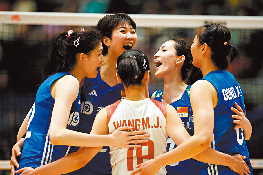 ◆ 中國隊球員慶祝得分。 新華社