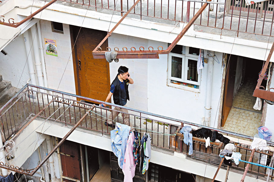 ◆街坊指案發前沒有聽到單位傳出爭吵聲，平日亦鮮見有男子或陌生人登門探訪。香港文匯報記者劉友光  攝