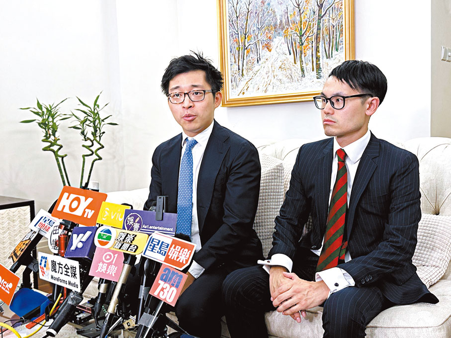 ◆林作在律師陪同下，於母親半山家中召開記者會。