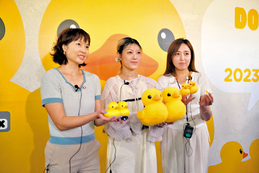 ◆（左至右）港鐵公司總社區關係及活動統籌經理朱寶賢小姐、AllRightsReserved市場傳訊經理張菁琳小姐、AllRightsReserved副美術指導劉倩小姐。