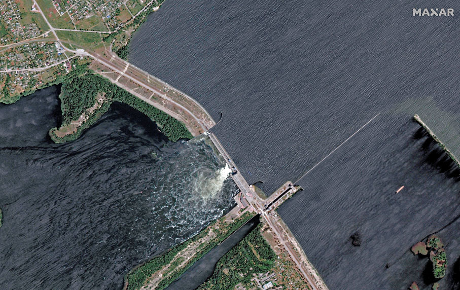 ◆烏克蘭赫爾松地區的卡霍夫卡水電站大壩被破壞引發洪水。 法新社