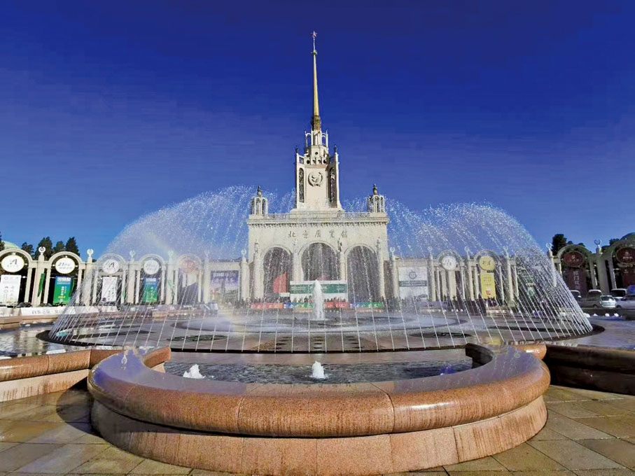 ◆ 「兩展一節」期間的北京展覽館。