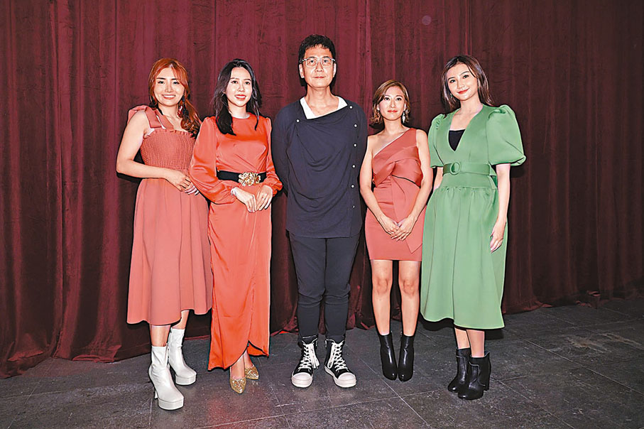 ◆（左起）李芷菱、陳美濤、陳啟泰 、羅卿娗與吳玥肜為亞視主持節目。