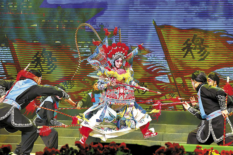 ◆演員表演豫劇《大破天門陣》片段。