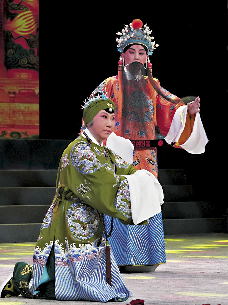 ◆演員表演老調《潘楊訟》。