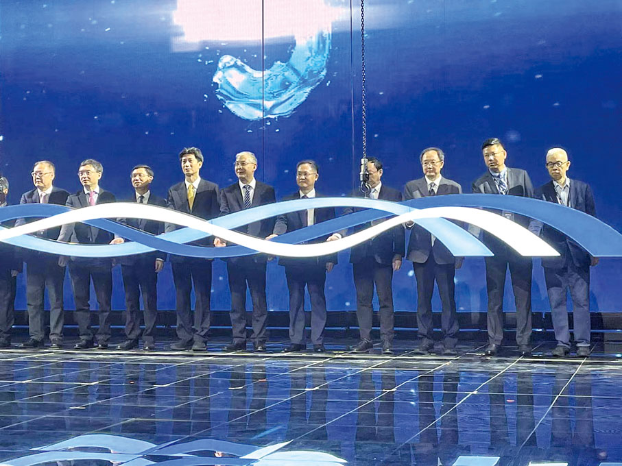 3月24日，會長朱立夫（右一）於潮汕國際紡織服裝博覽會擔任啟動嘉賓。