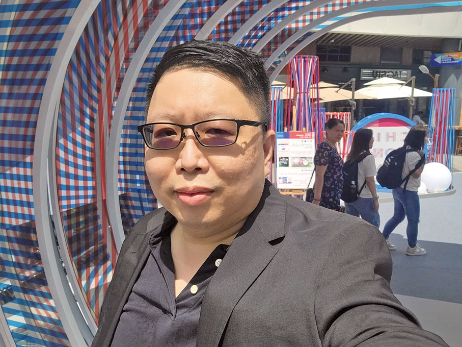 5月26日，本會秘書長蕭勁樺在深圳出席「港·潮流」購物節開幕式，一連三天的展會有接近80家香港參展商參展，集合了超過130個香港品牌，更安排了多項精彩的表演活動。