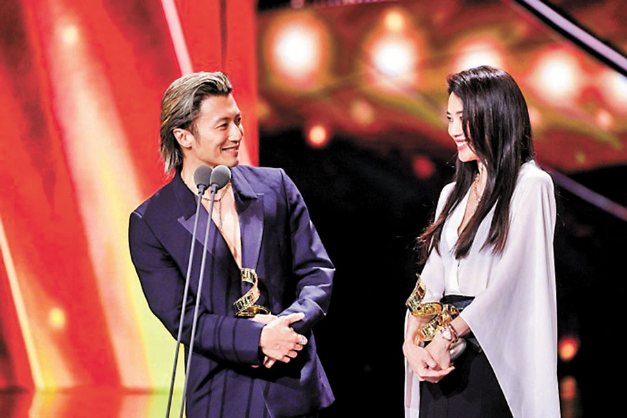 ◆ 謝霆鋒與舒淇同台領獎，二人在台上對望七秒鐘。