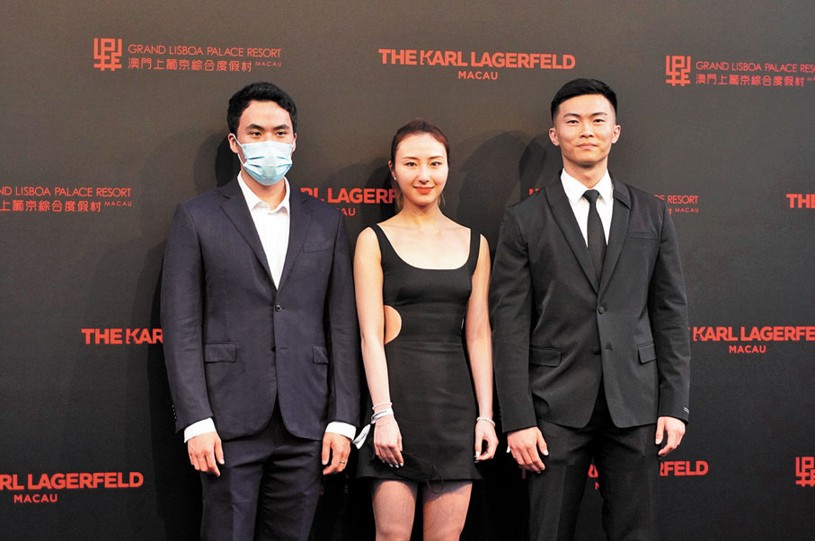 ◆ （左起）何猷啟、何超雲、Douglas。