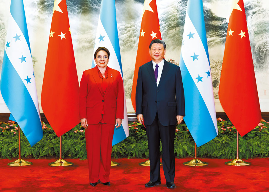 ◆6月12日下午，國家主席習近平在北京人民大會堂同來華進行國事訪問的洪都拉斯總統卡斯特羅舉行會談。 新華社