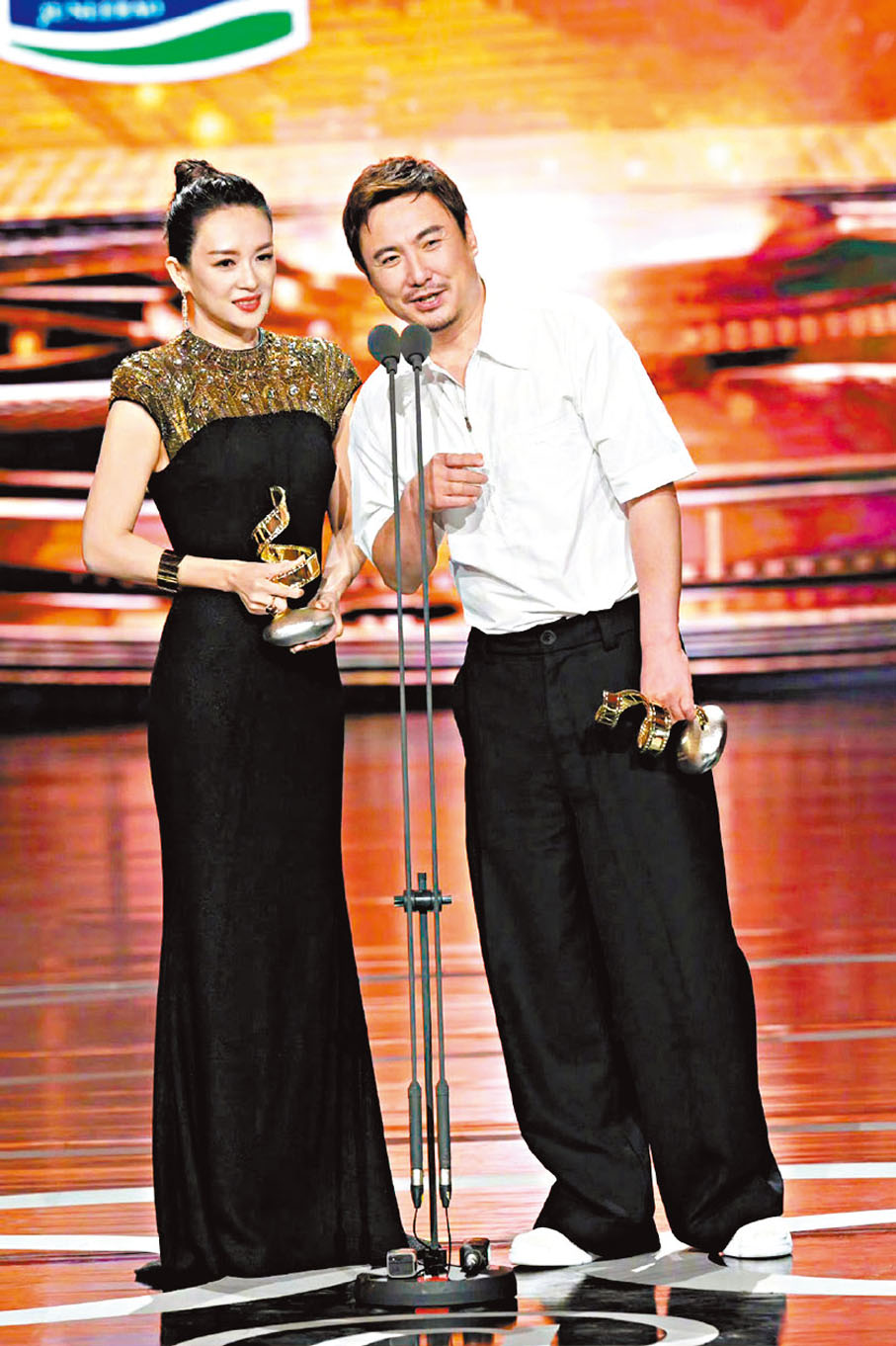 ◆沈騰與章子怡台上幽默互動。