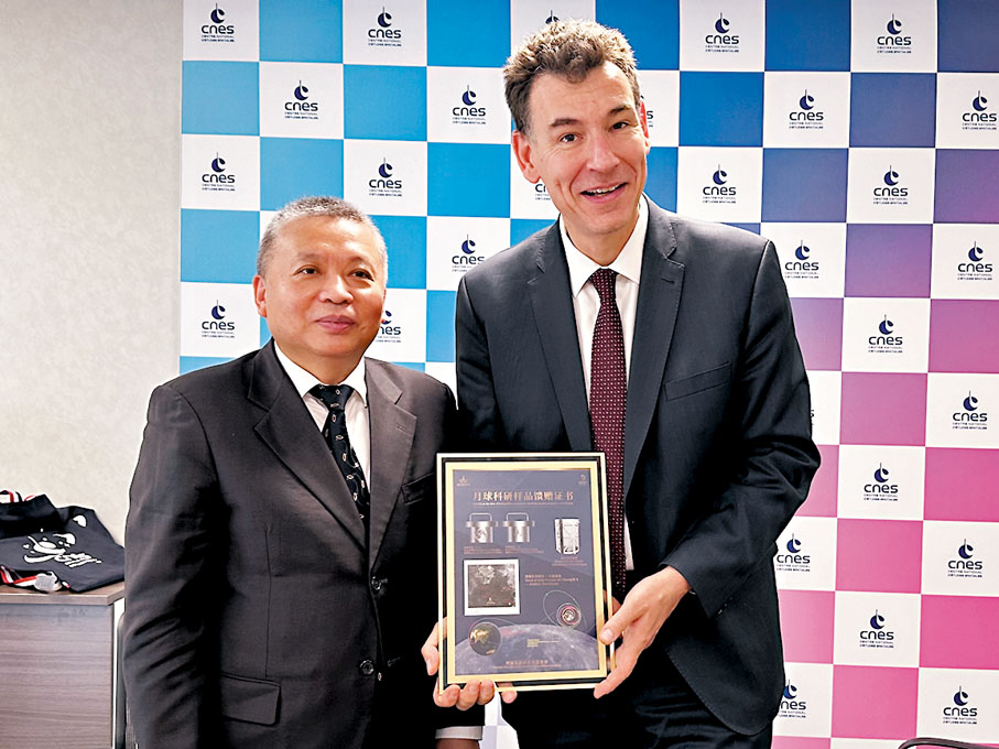 ◆張克儉在巴黎會見法國國家空間研究中心主席巴蒂斯特。國家航天局供圖