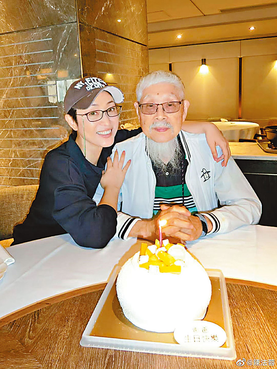 ◆孝順女陳法蓉樂得有時間照顧年邁的爸爸。 資料圖片