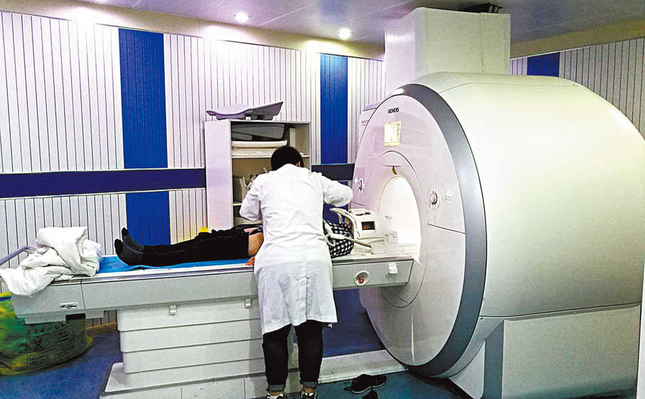 ◆超聲波作治療在幾年前有成功案例，把超聲波集中到大腦中丘腦（thalamus）一枚米大小的範圍，從而抑制原發性顫抖症的症狀。 網上圖片