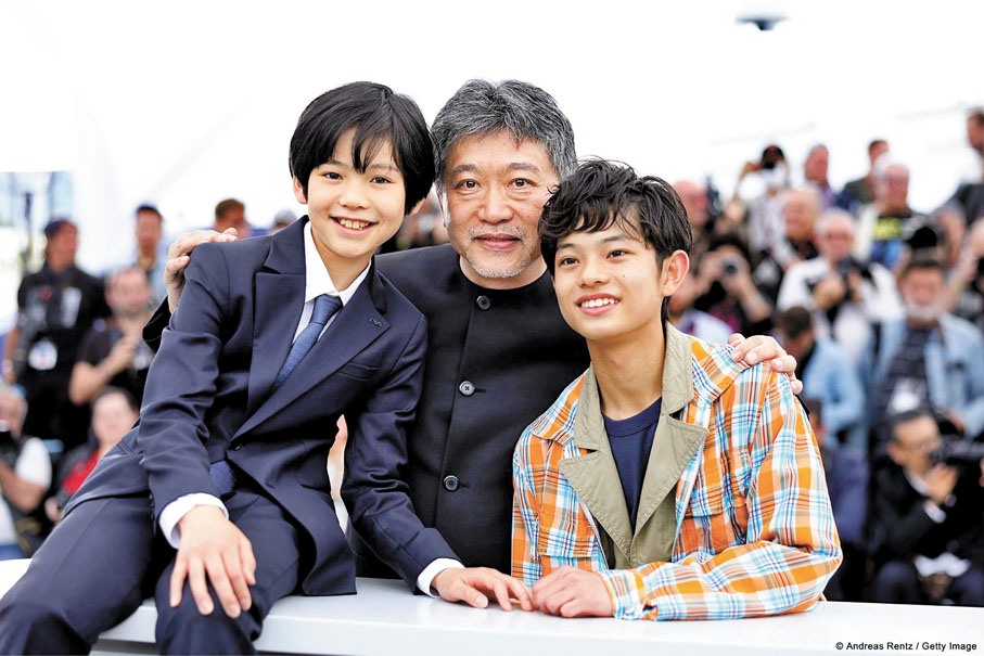 ◆《小偷家族》大導演是枝裕和早前攜同《怪物》兩位男童星出席康城影展。