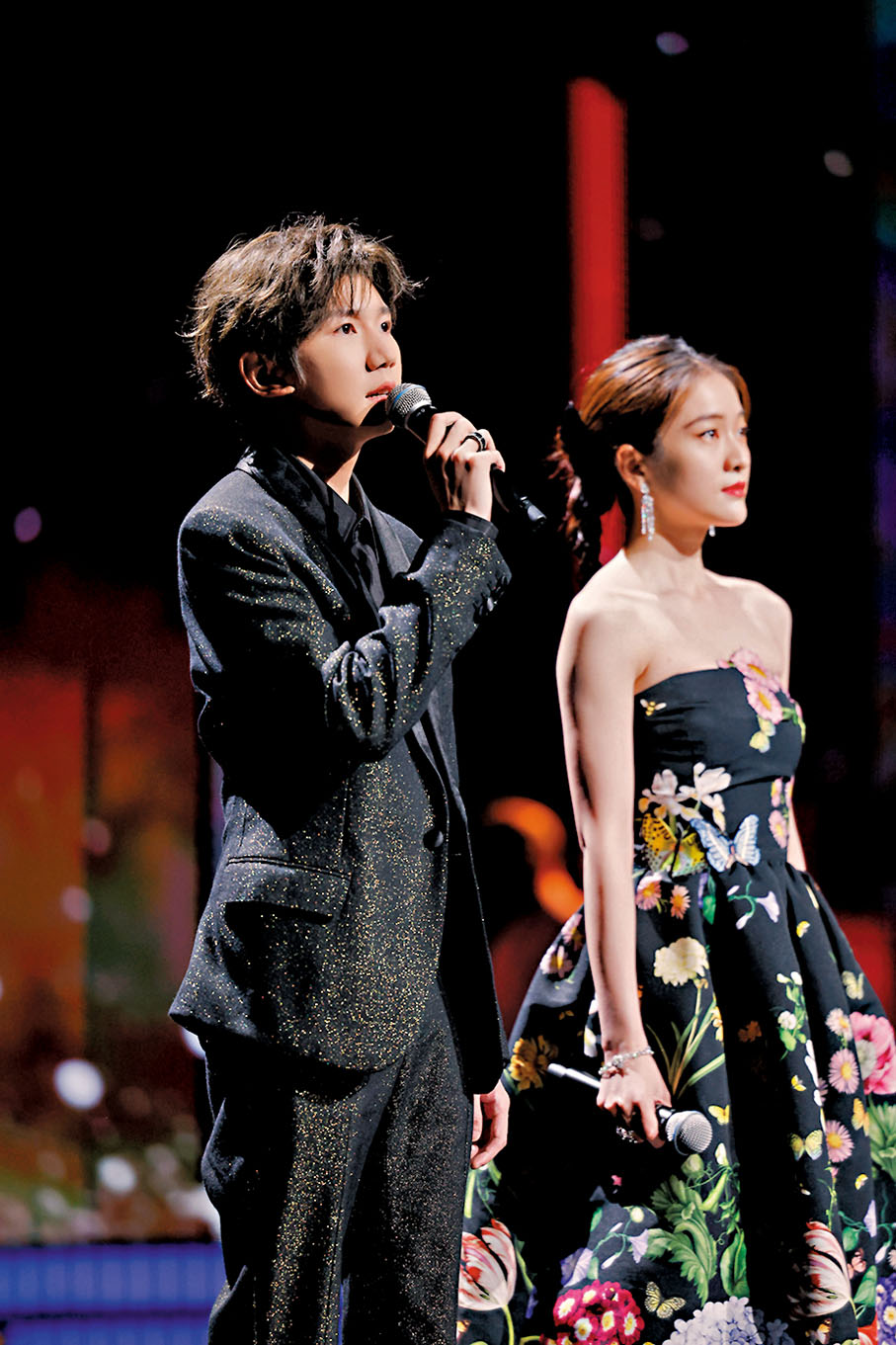 ◆ 王源與張雪迎共唱《給電影人的情書》。