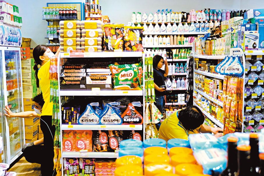 ◆日本城在澳門的分店有足夠員工打理，與香港的一人店舖窘迫情況截然不同。 香港文匯報記者劉明 攝