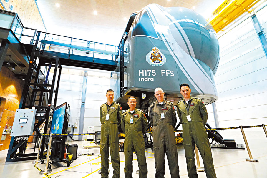 ◆政府飛行服務隊公布引入亞洲首部H175直升機模擬飛行訓練器。香港文匯報記者曾興偉  攝