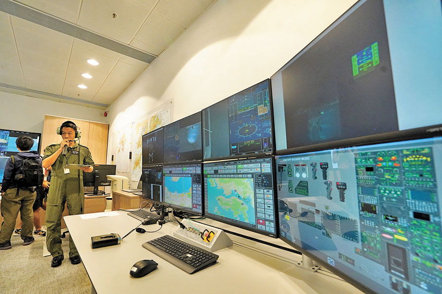 ◆訓練器可模擬各種飛行場景、環境和緊急搜救情況。 香港文匯報記者曾興偉  攝